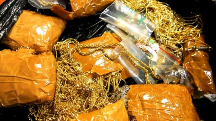 Задържаните златни бижута. Снимка: Агенция "Митници"