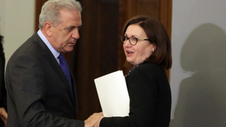 Димитрис Аврамопулос и Румяна Бъчварова. Снимка: БТА