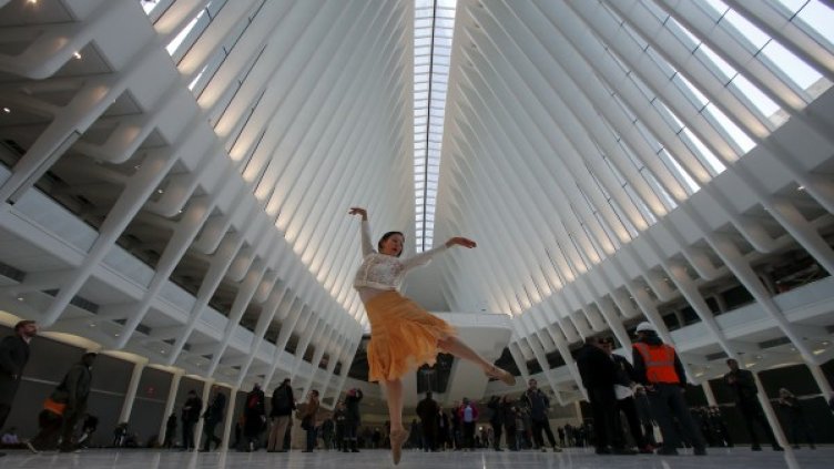 Балерина танцува на откриването на метростанцията Снимка: Reuters