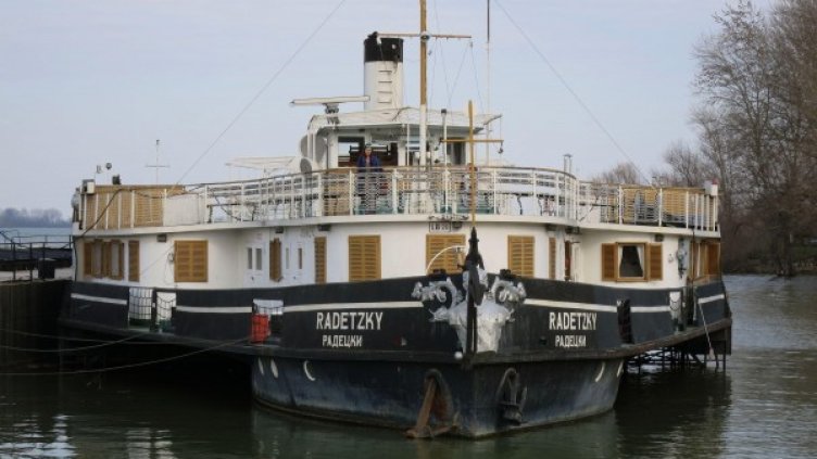 Корабът "Радецки" плаче за сериозен ремонт, но...