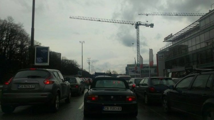 Ремонт на водопровод задръсти бул. "Н. Й. Вапцаров"