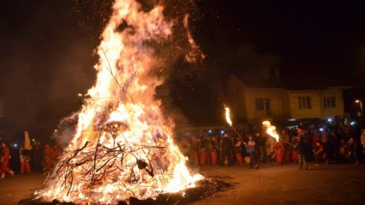В днешния ден се палят огньове. Снимка: Булфото, архив