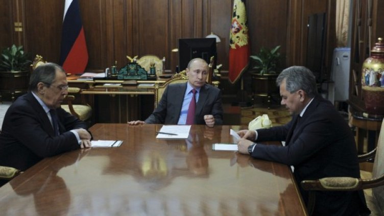 Сергей Лавров, Владимир Путин и Сергей Шойгу. Снимка: Reuters