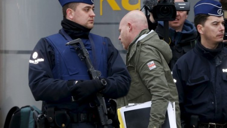 Адвокатът на Абдеслам влиза в съда. Снимка: Reuters