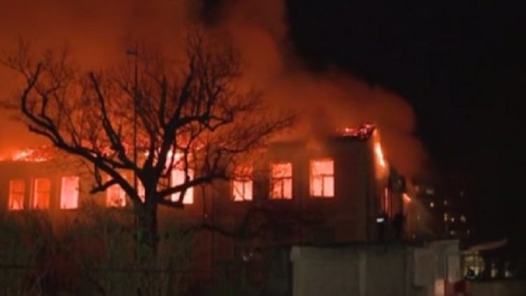 Горящото училище в Карнобат; Снимка: bTV