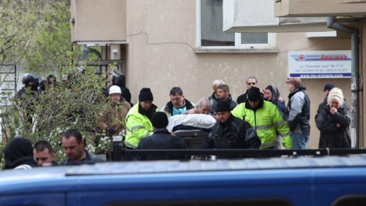 Изведоха Коджейков на носилка. Снимка: архив, Булфото