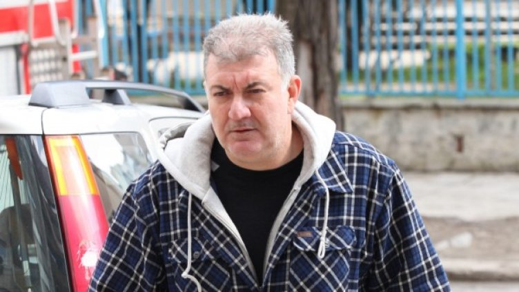 Главният секретар Георги Костов при акцията в столичния квартал "Стрелбище". Снимка: Булфото