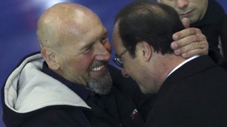 Серж Лазаревич /ляво/ при посрещането му от Франсоа Оланд. Снимка: архив, Reuters