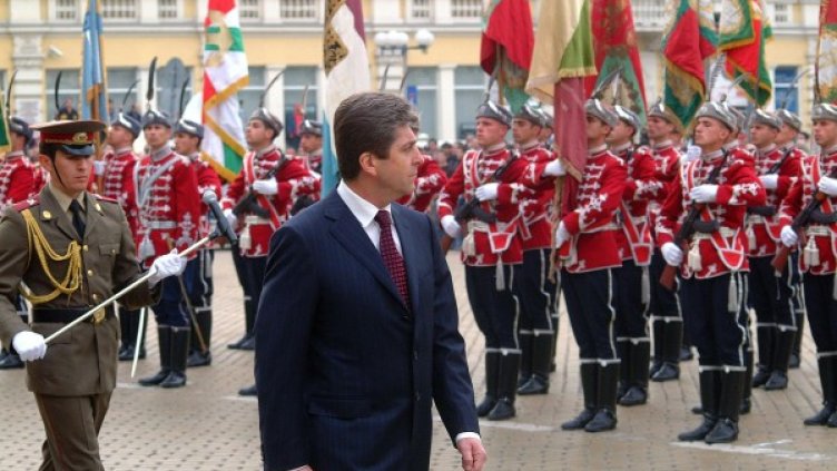 На 1 април стана ясно, че Георги Първанов може отново да приема парада за Гергьовден след година. Снимка: Булфото