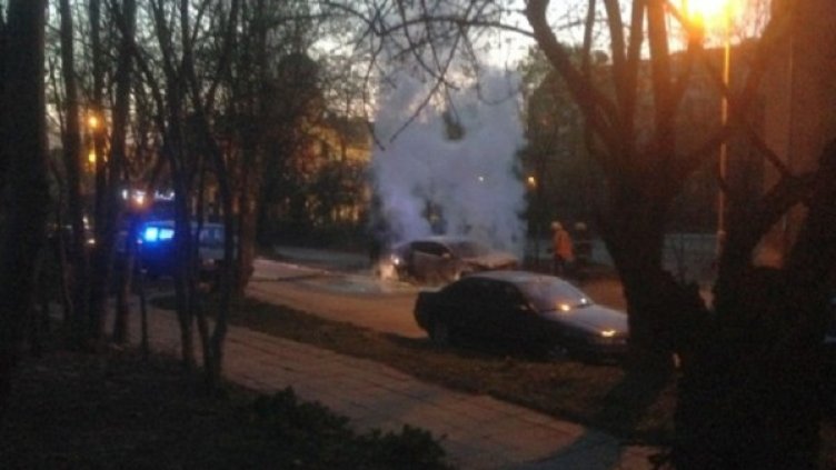 Изгорелият в кв. "Лагера" автомобил; Снимка: bTV