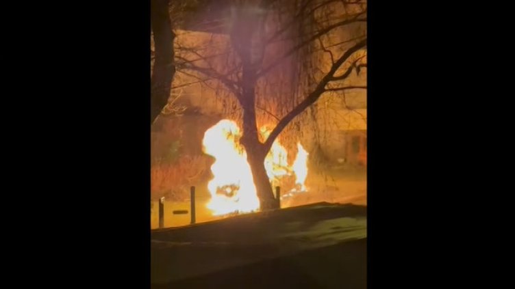 Двама драснаха клечката на колата и къщата на кмета на Бистрица