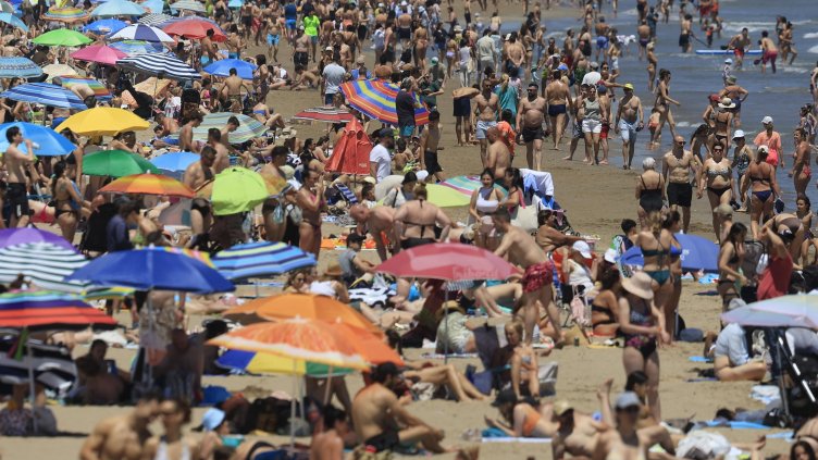 Плаж във Валенсия, 25 май 2025 г. Снимка: БГНЕС