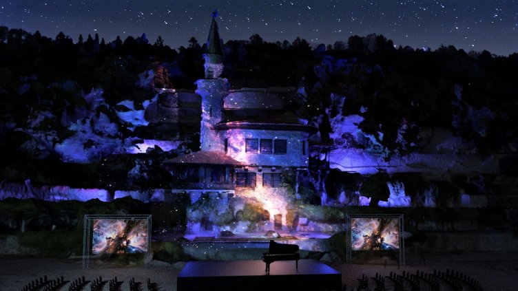 „Една нощ в Двореца“ - мултимедиен спектакъл с публика и в морето на Балчик