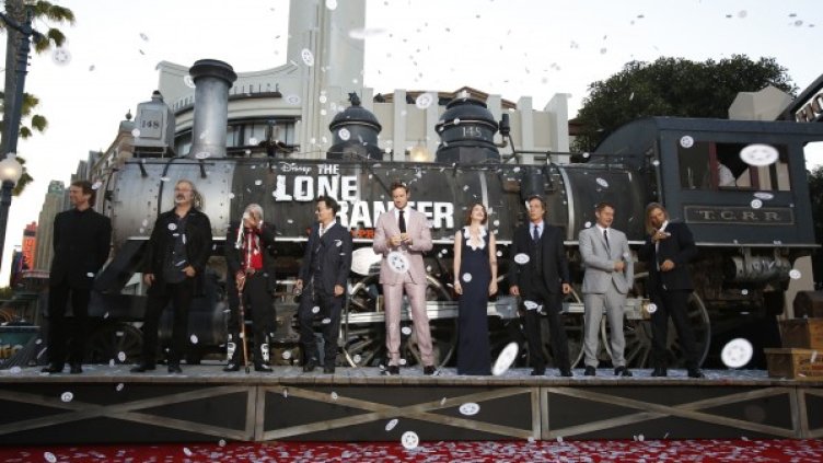 Част от актьорите от филма "Самотният рейнджър&rdquo;. Снимка Reuters