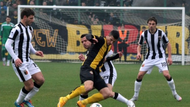 Локомотив - Ботев е дербито на днешния ден в А група. Снимка: Булфото