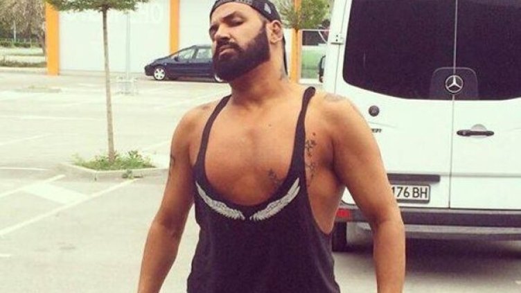 Азис спрял мазничкото и трупа мускули. Снимка: Facebook