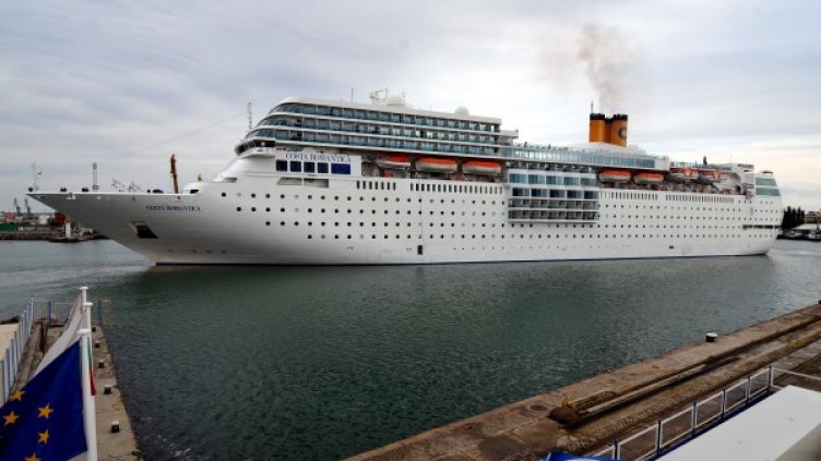 Първият за годината круизен кораб акостира у нас