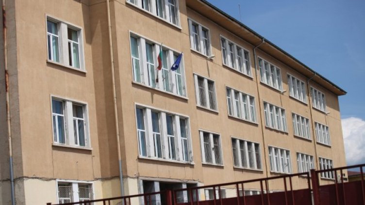 130-о училище "Стефан Караджа". Снимка: Булфото