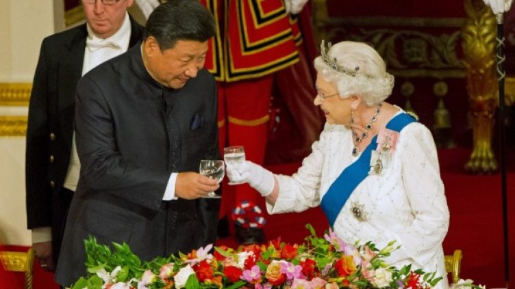 Си Цзинпин и Елизабет Втора. Снимка: архив, Reuters