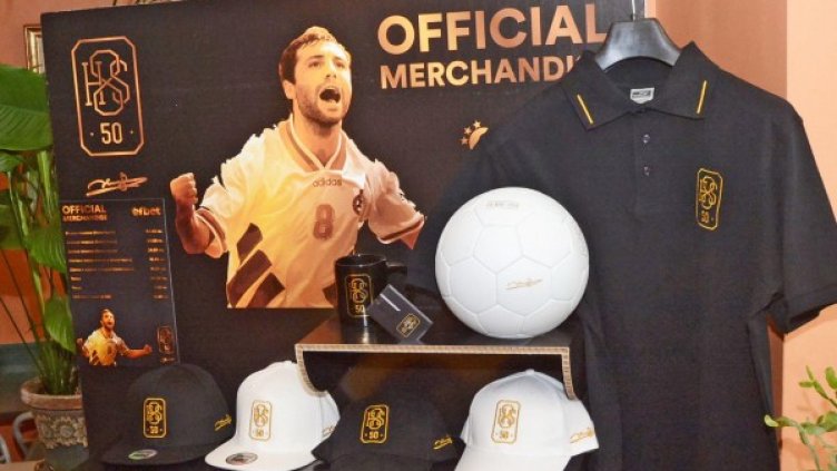 Щанд с фен артикули, посветен на юбилея. Снимка: Булфото, архив