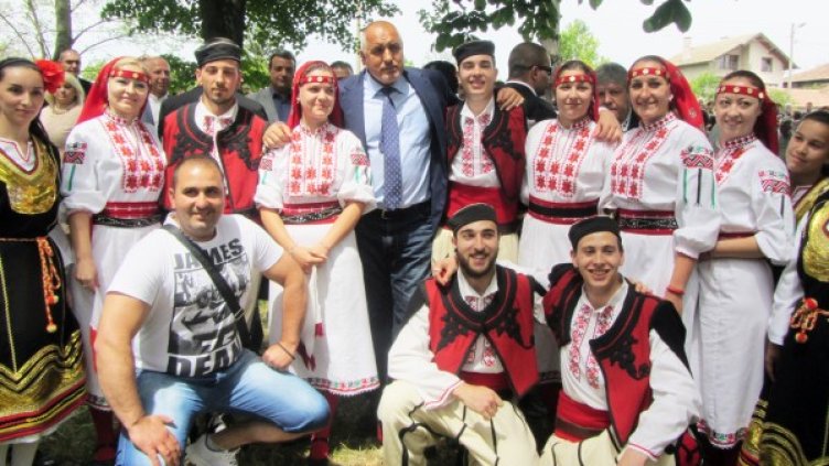 Бойко Борисов посети новия храм в радомирското село Друган. Снимка: БТА