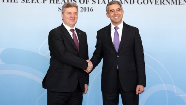 Росен Плевнелиев /дясно/ с македонския си колега Георге Иванов. Снимка: архив, БТА