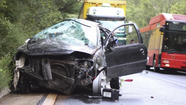 Двама оцеляха по чудо след катастрофа в Кресненското дефиле