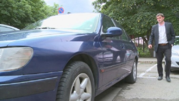 Васил и автомобилът. Снимка: BTV