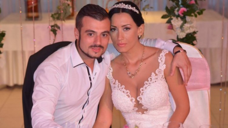Ланецът на булката Джена по-интересен от сватбата й