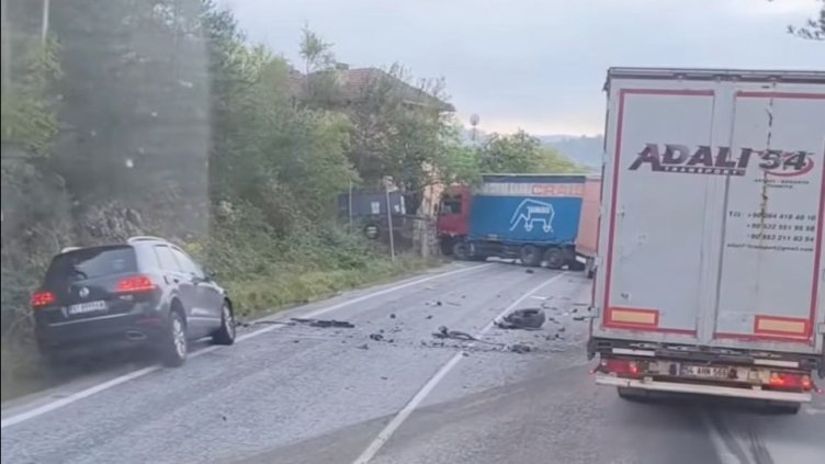 Камион и кола катастрофираха в Прохода на Републиката ВИДЕО