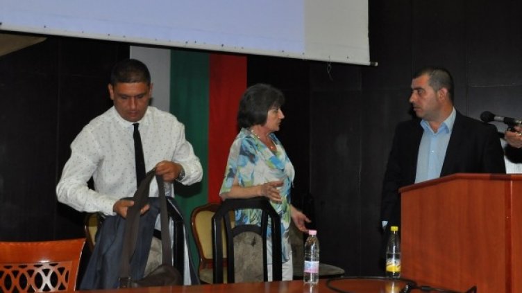 Виктор Бузев (вдясно), Жулиан Начев и Нора Момчева. Снимка: Черно море