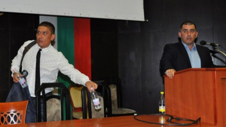 Виктор Бузев (вдясно) победи в конкурса Жулиан Начев. Снимка ПЛАМЕН ГУТИНОВ