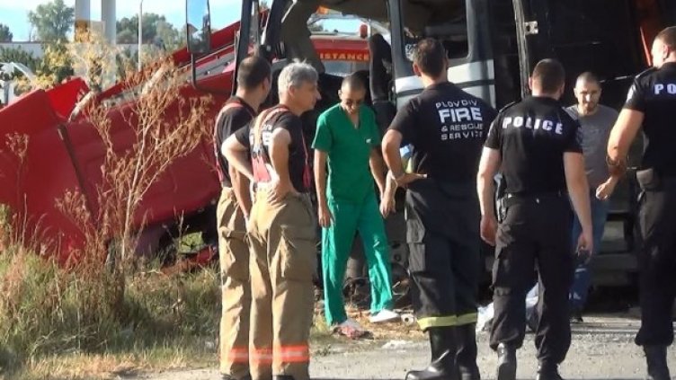 След челния удар: Един загинал и един се бори за живот