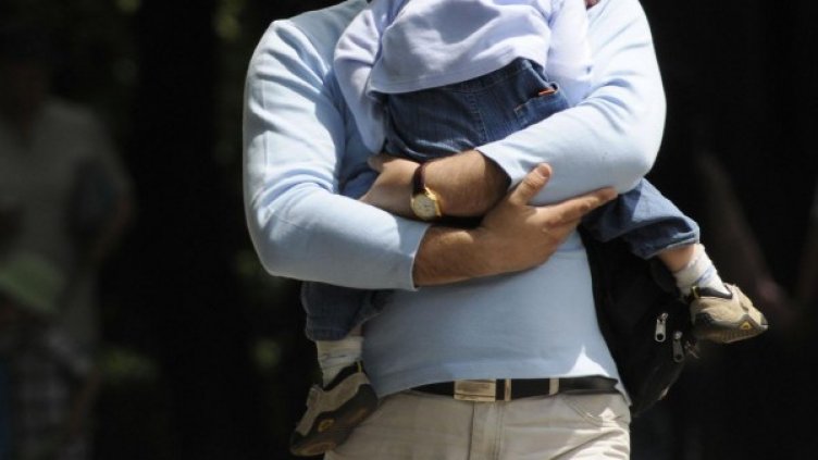 "За" и "Против" законовата защита на бащинството