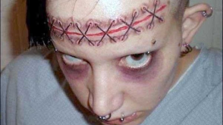 Татуси, граничещи с идиотията