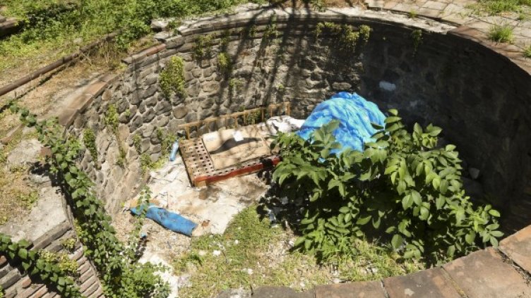 Свърталище на бездомници в крепостта "Сердика"