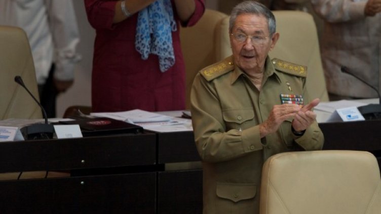 Раул Кастро вече 10 години управлява Куба. Снимка: Reuters