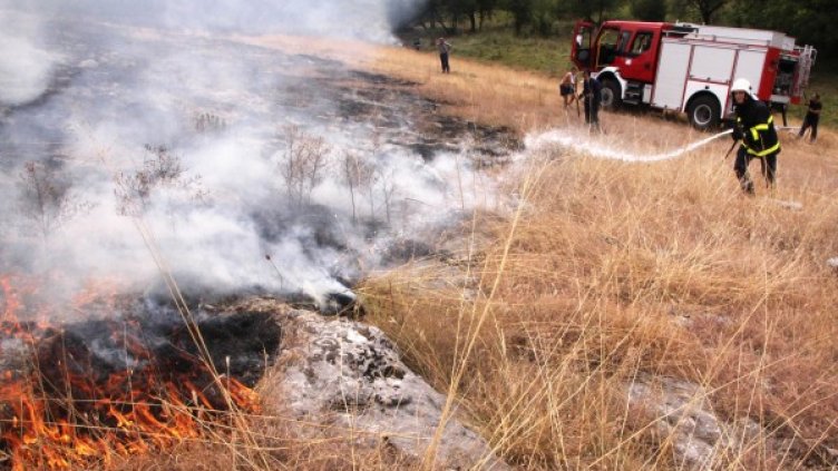 Пожар пламна във великотърновско село