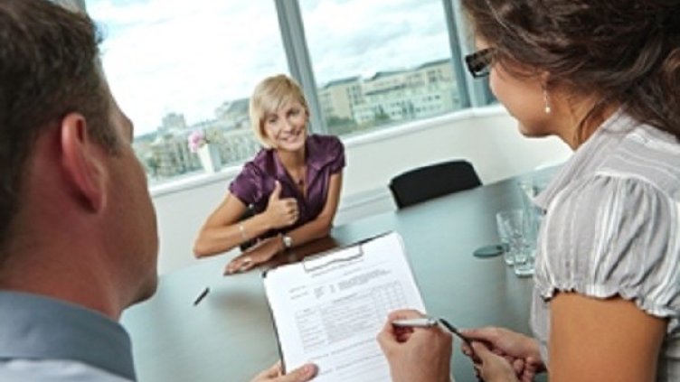 На интервю за работа. Как да изпъкнете пред кандидатите? 