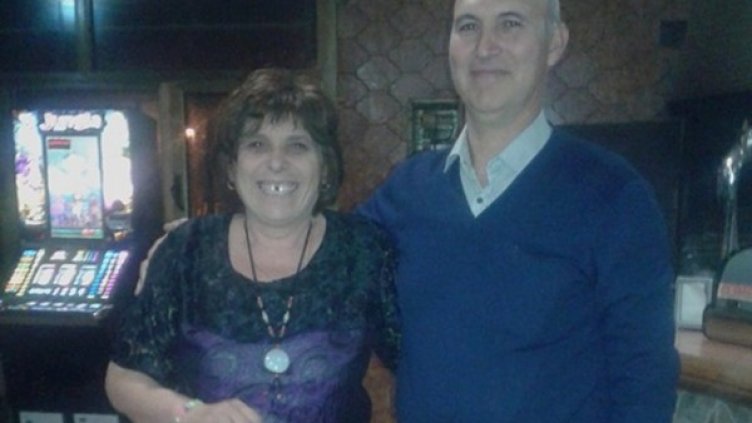 Гошка с неин познат в казино. Снимка: Facebook