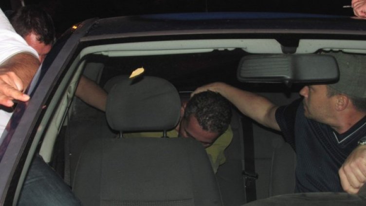 Стефан по време на арестуването му. Снимка: "Труд"