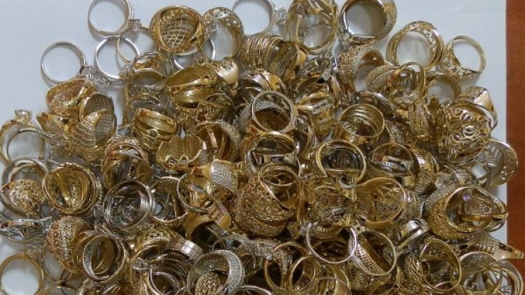 Част от златото, открито на Капитан Андреево. Снимка: Митниците