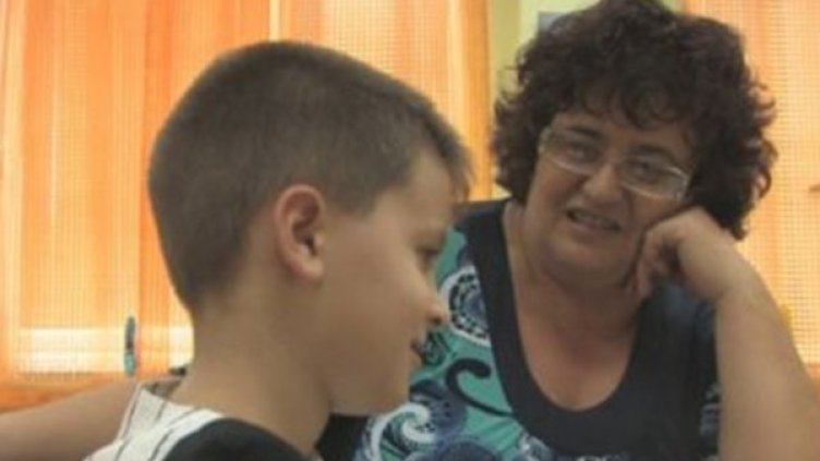 Мишо и учителката му, г-жа Костова. Снимка: bTV