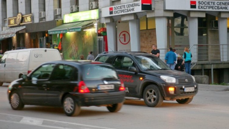 След обира в Плевен – джипът на крадците е опожарен