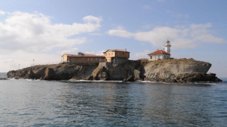 Разходки до о. Света Анастасия ще има и през октомври