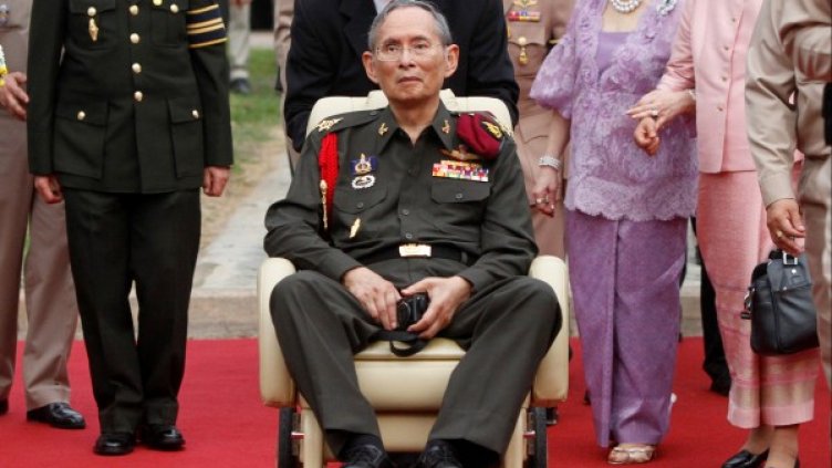 Крал Пумипон Адулядет. Снимка: архив, Reuters