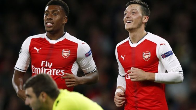 Йозил се перчи след хеттрика си срещу Лудогорец