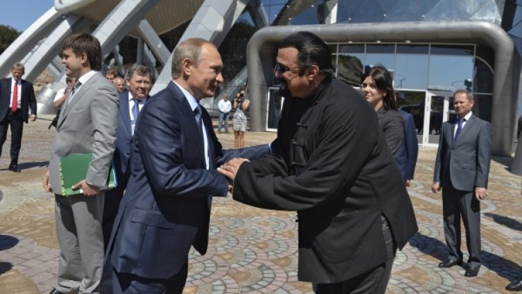 Владимир Путин и Стивън Сегал. Снимка: архив, Reuters