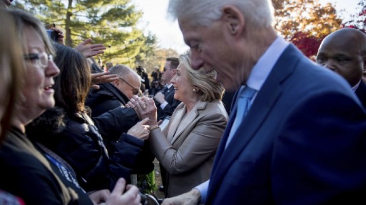 Хилари Клинтън гласува на изборите в САЩ