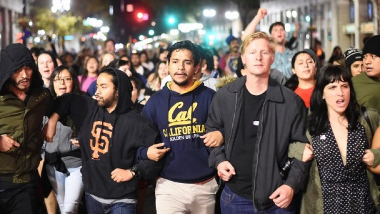 В САЩ се вдигнаха на протести срещу избора на Тръмп